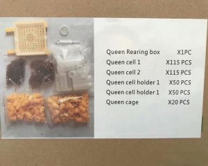 优化后的标题可以是： "Beekeeping Queen Rearing Kit with Plastic Marking Cage, Cell Cups, and Royal Jelly Cage"